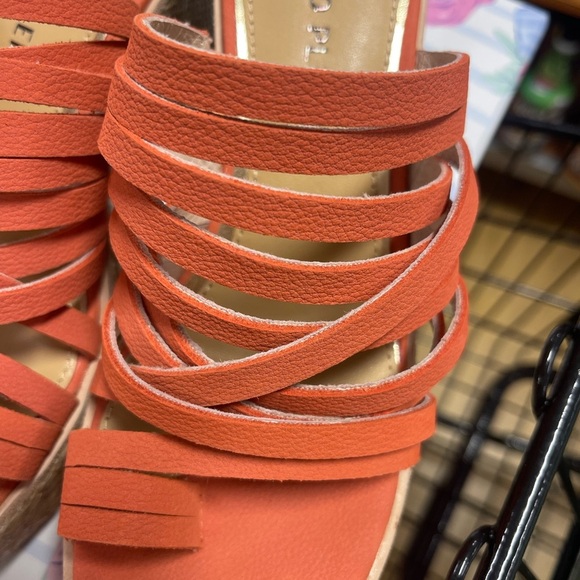 DONALD PLINER CORAL wedge slip on shoe!! Size 7!!! New! Gorgeous!! - Picture 4 of 9